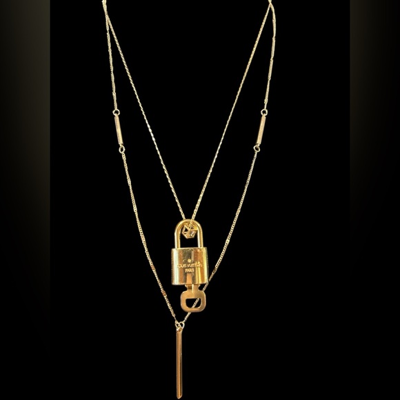 Louis Vuitton #318 Lock & Key on NWT Sonoma Layered Necklace Goldplated - Picture 4 of 12